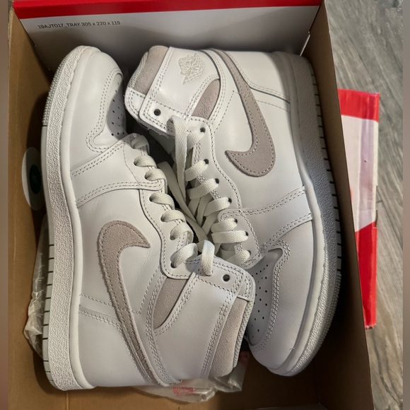 AIR JORDAN 1 RETRO HIGH '85
"Neutral Grey" size 6.5 MEN/ 8 WOMEN - Picture 14 of 14